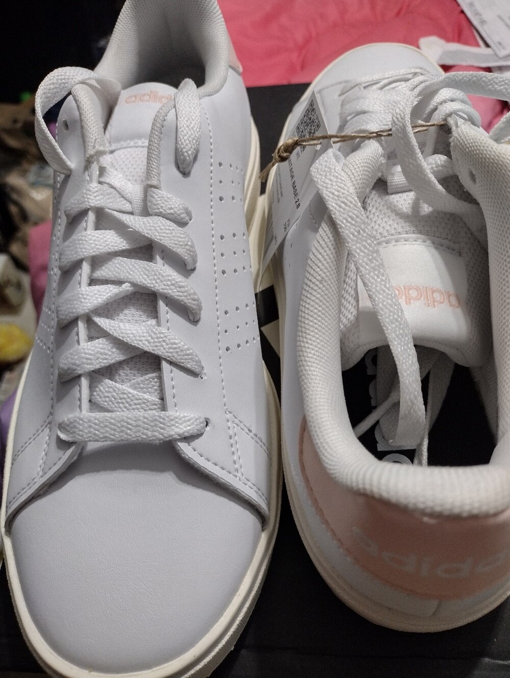 adidas Women’s Sz9 White Sneakers with Soft Pink Heel New Advantage Base 2.0